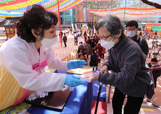 비닐장갑 꼭 챙기세요