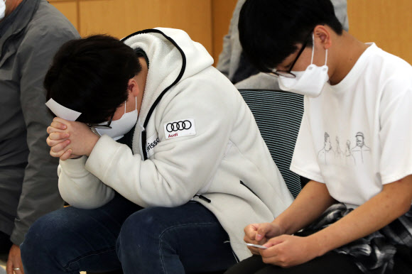 초초하게 기다리는 전두환 재판 방청권 추첨