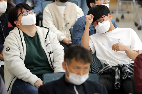 전두환 재판 방청권 탈락에 아쉬워하는 시민들