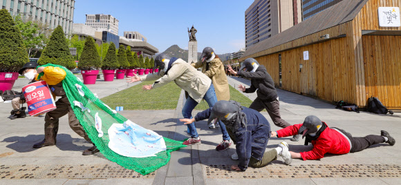 급증하는 크릴 조업, 굶주린 펭귄들