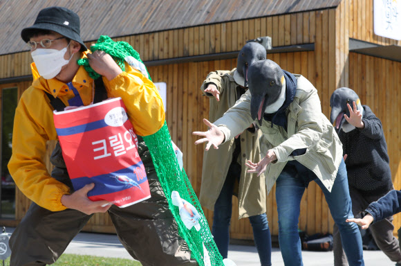 급증하는 크릴 조업, 굶주린 펭귄들