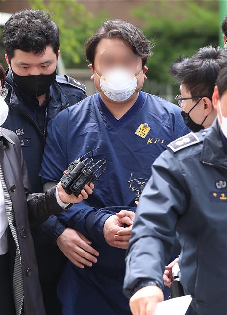 ‘라임 사태 핵심’ 심모 전 팀장, 취재진 질문에 묵묵부답