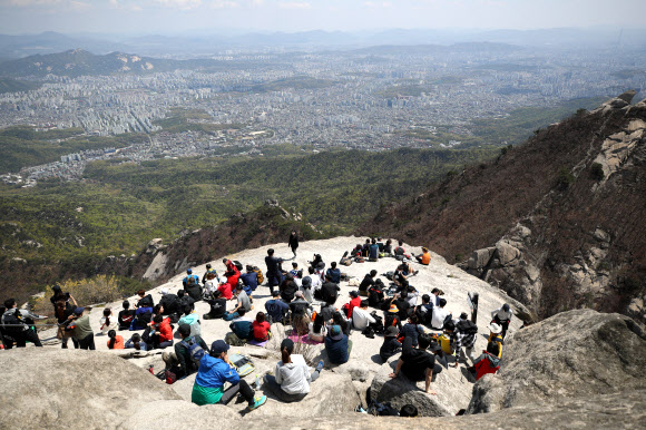 이번 주말 백운대 ‘북적북적’