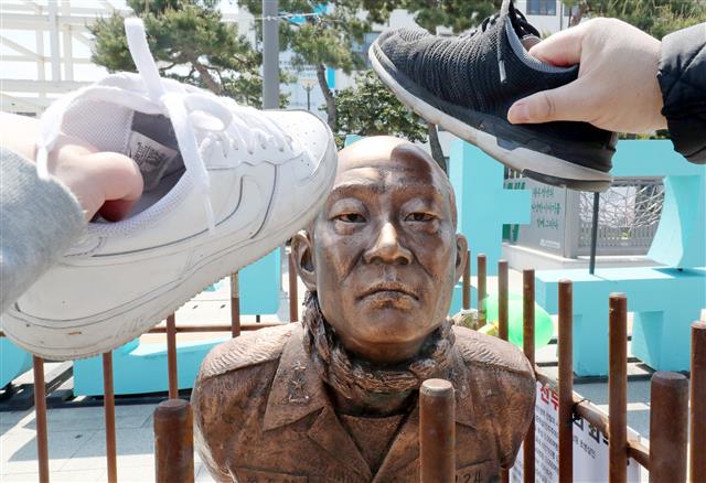 1년 만의 전두환 출석, ‘광주 재판’서 헬기사격 입장 다시 밝힌다