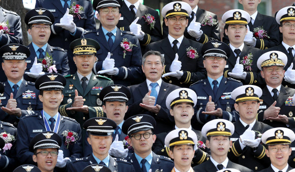 정경두 장관, ‘엄지 척’