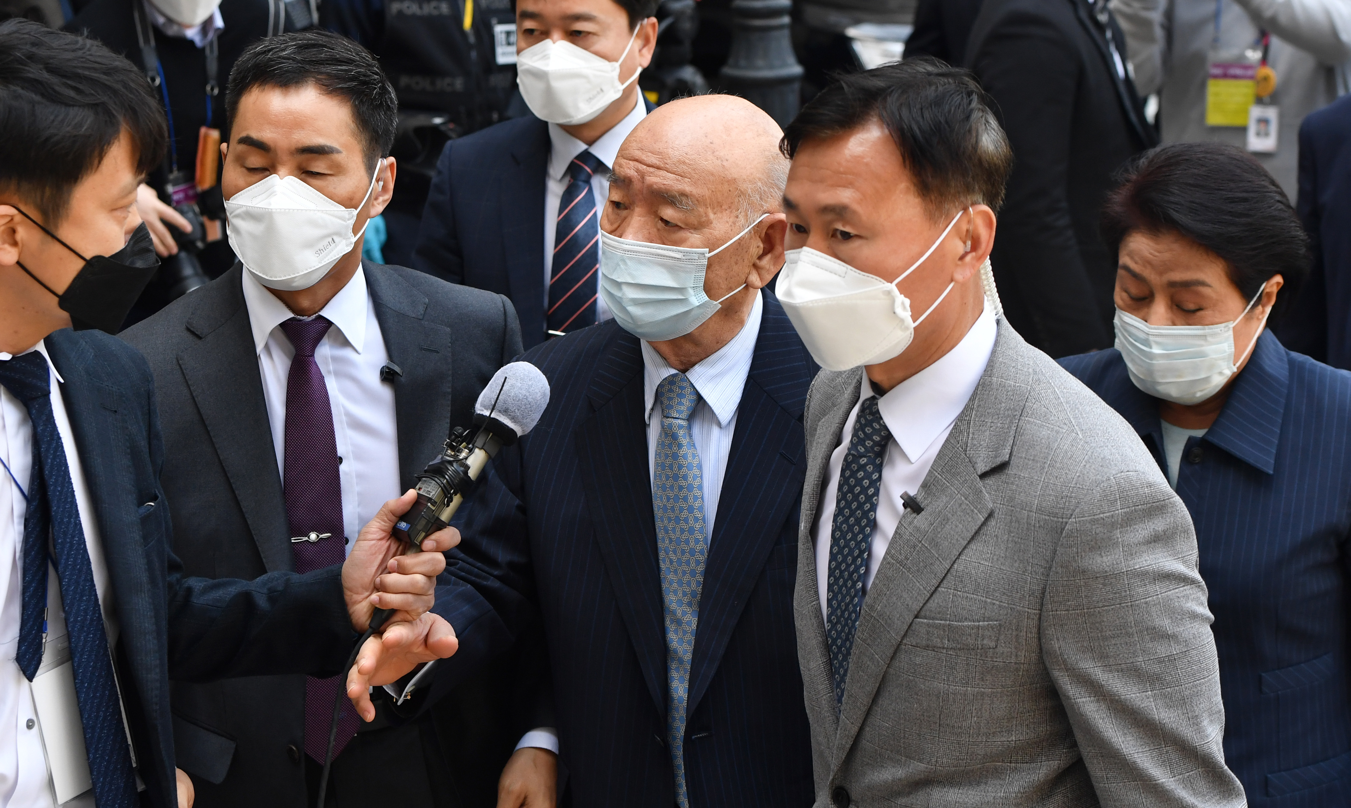 고(故) 조비오 신부에 대해 사자(死者) 명예훼손 혐의로 기소된 전두환 씨가  피고인 신분으로 27일 광주광역시 동구 광주지법에서 열린 재판에 출석하고 있다. 2020. 4. 27 박윤슬 기자 seul@seoul.co.kr