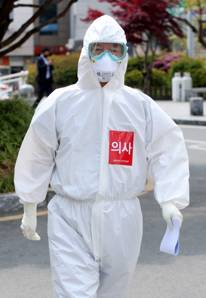 다시 찾아온 ‘의사’ 안철수