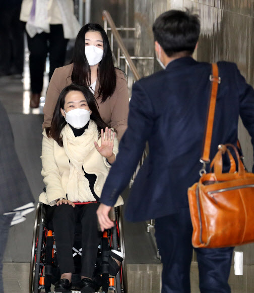 인사하는 최혜영-김남국