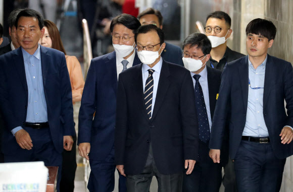 초선 당선자 워크숍 참석하는 민주당 이해찬 대표