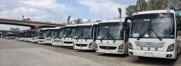 “차량 보험료라도 줄이자”… 번호판 뜯어낸 관광버스