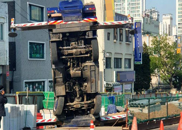인천 지하철 공사현장서 13t 크레인 넘어져…인명피해 없어