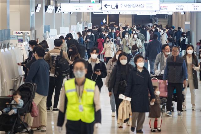 황금연휴 앞두고 붐비는 김포공항 국내선청사