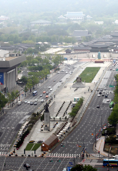 연휴 맞아 썰렁한 도로