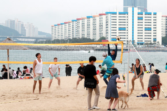 여름 다가오는 광안리