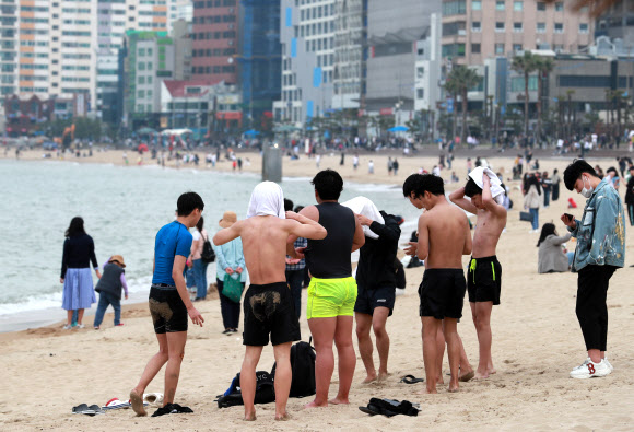 여름 다가오는 광안리