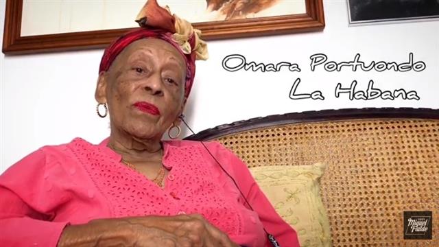 쿠바의 디바 오마라 포르투온도는 동료 가수들과 ‘그라시아스 아 라 비다’를 부르며 팬들의 마음을 위로했다.<br>오르케스타 파일데 유튜브 캡처