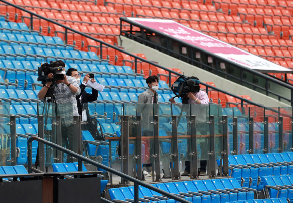 국내 프로야구리그에 쏠린 외신들의 관심