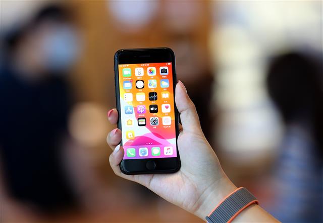 ‘이것이 바로 4년만에 돌아온 아이폰SE’