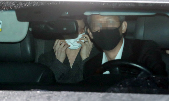 귀가하는 정경심 동양대 교수