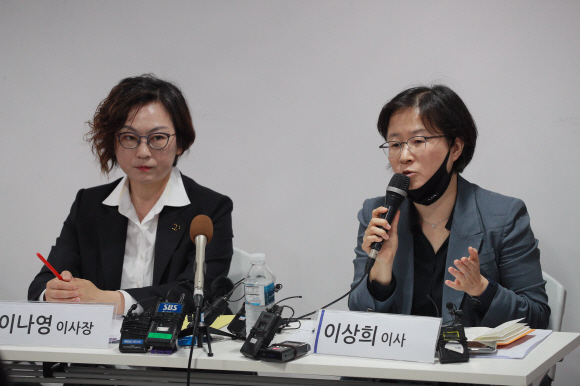 11일 오전 서울 마포구 ‘인권재단 사람’에서 열린 정의기억연대 기자회견에서 이상희 이사가 발언하고 있다. 2020. 5. 11 박윤슬 기자 seul@seoul.co.kr