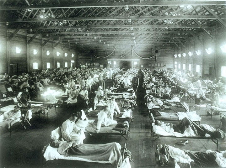1918년 스페인 독감이 대유행했던 미국 캔자스주 군 의료병동. 미국 주방위군 플리커