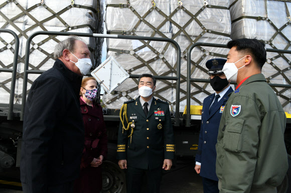 미국 도착한 6.25 참전용사 지원 마스크