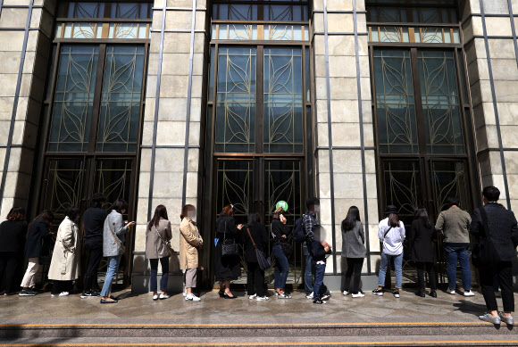 샤넬 인상 소식에 대기줄