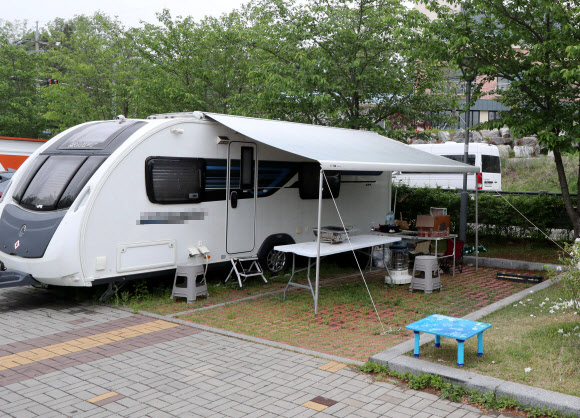 경인아라뱃길 주차장 점령한 캐러밴