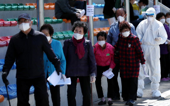 ‘검체 검사받으러 갑니다’