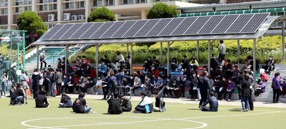 검사자 몰린 인천 선별진료소