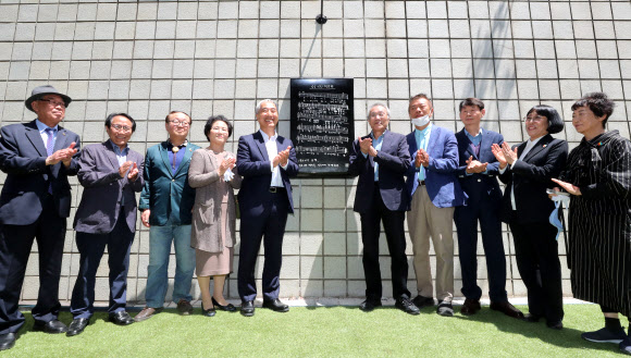 ‘님을 위한 행진곡’을 만든 주인공들