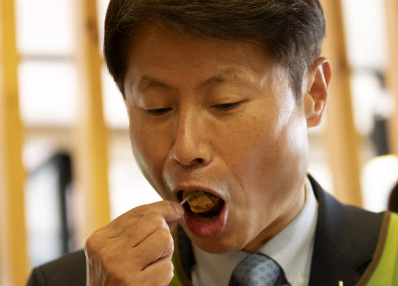 김강립 차관, 쿠키 한입