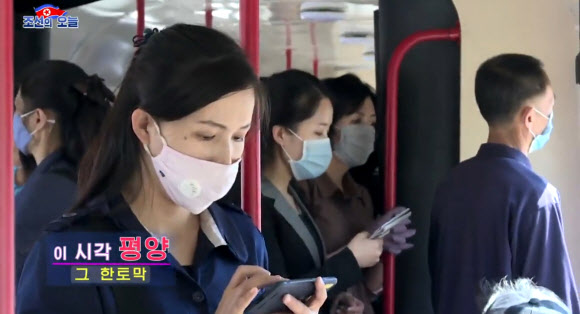 북한, 코로나19 방역 속 ‘평양 일상’ 공개…출근길 마스크는 필수