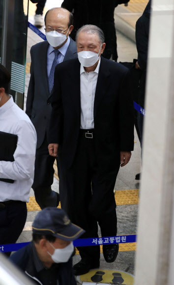 속행 공판 출석하는 김기춘 전 대통령 비서실장