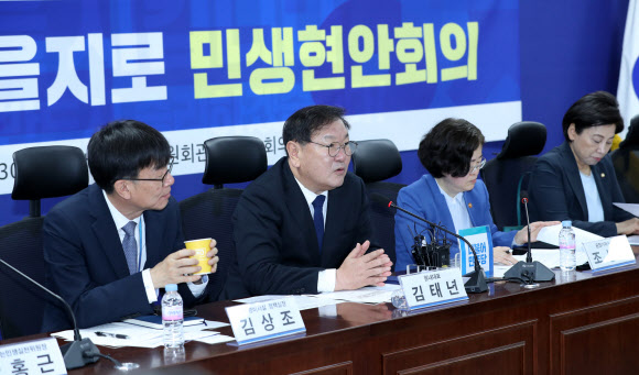 발언하는 민주당 김태년 원내대표