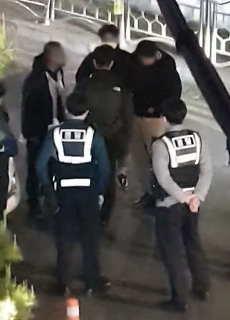 4월 24일 경찰 조사 마친 뒤 다시 바둑학원을 찾아온 A 씨. 조혜연 기사가 직접 촬영한 사진을 KBS가 보도했다.  KBS 뉴스   