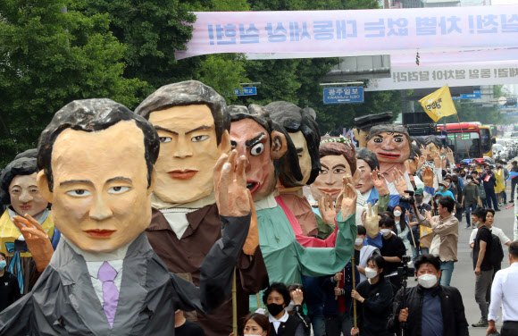 오월 영령들의 행진