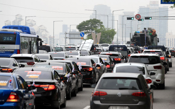 ‘전두환 사죄 촉구’