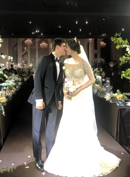 배구 황연주-농구 박경상, 화촉 밝혀