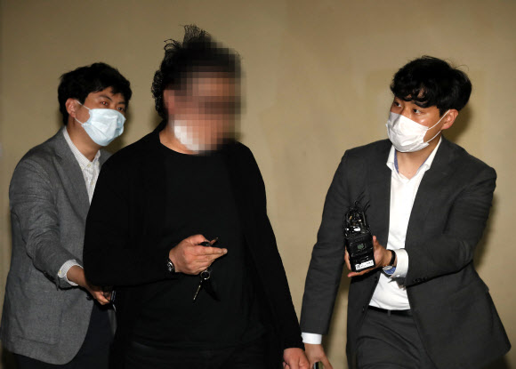 아파트 경비원 폭행 혐의 주민 ‘묵묵부답’