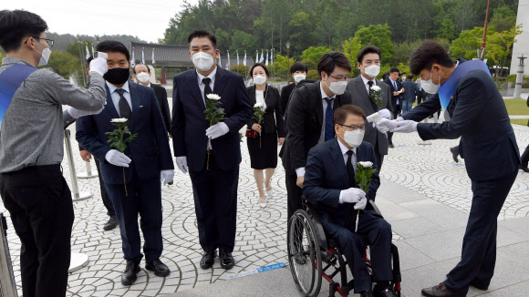 발열 검사받는 미래한국당