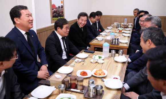 이낙연, 호남 지역 당선인들과 오찬