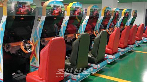 북한 입체율동영화를 즐길 수 있는 기계들