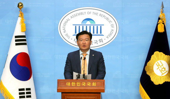 투표지분류기 송수신 기능 관련 기자회견 하는 민경욱