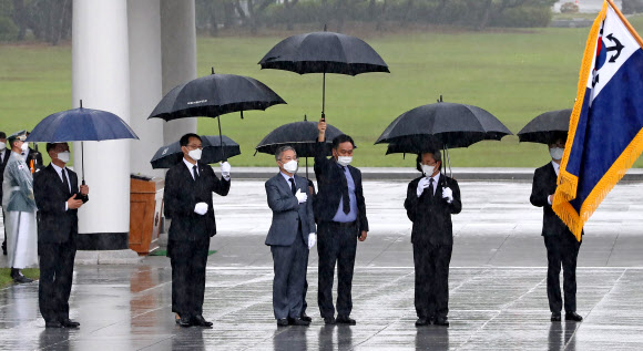국민의례하는 열린민주당
