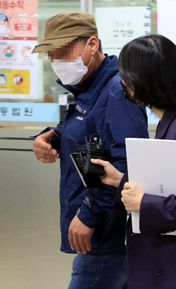 ‘웰컴투비디오’ 범죄인 인도심사 마치고 나오는 손정우 아버지