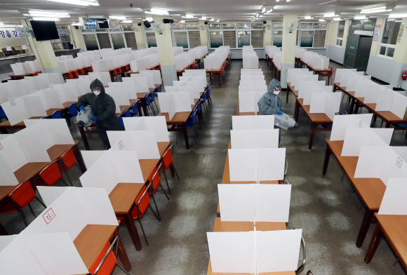 학생 맞을 준비한 고등학교 급식실