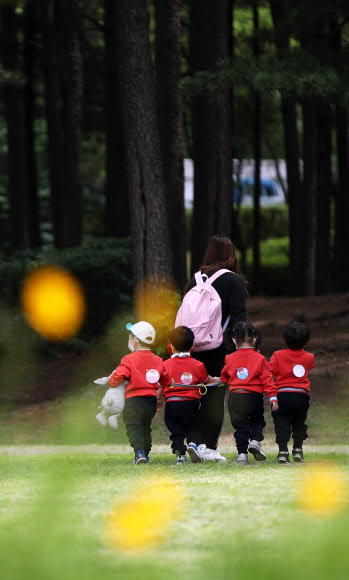 녹색으로 물든 공원