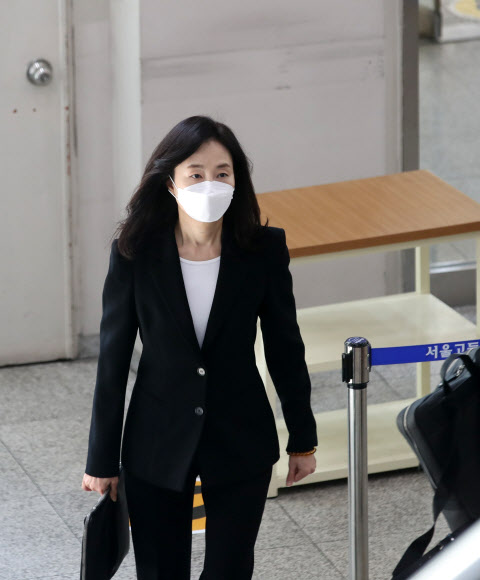 재판 출석하는 조윤선