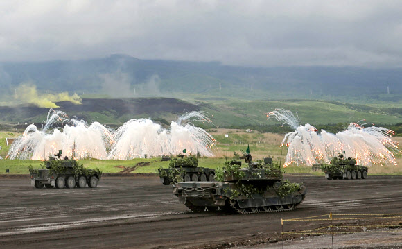 일본 육상자위대 대규모 실탄사격 훈련 강행